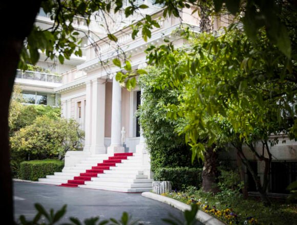 Maximou Μεταρρυθμίσεις χωρίς… σφραγίδα και υπογραφή