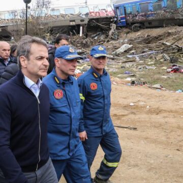 Η τραγωδία στα Τέμπη εκτροχιάζει και τις πολιτικές εξελίξεις: Παραίτηση Καραμανλή και σενάρια μικρής αναβολής των εκλογών