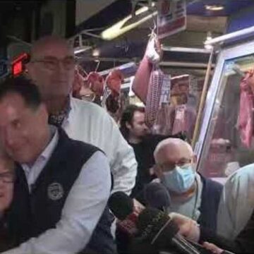 Γεωργιάδης: «Άβαφτος, έτσι να είσαι», του είπε ηλικιωμένη στη Βαρβάκειο (Βίντεο)