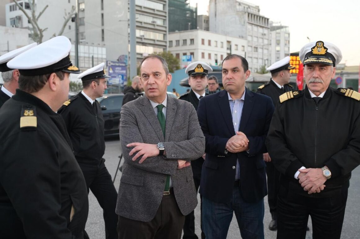 Πλακιωτάκης από το λιμάνι του Πειραιά: Σταθερή μας προτεραιότητα η ασφάλεια των επιβατών και των πληρωμάτων