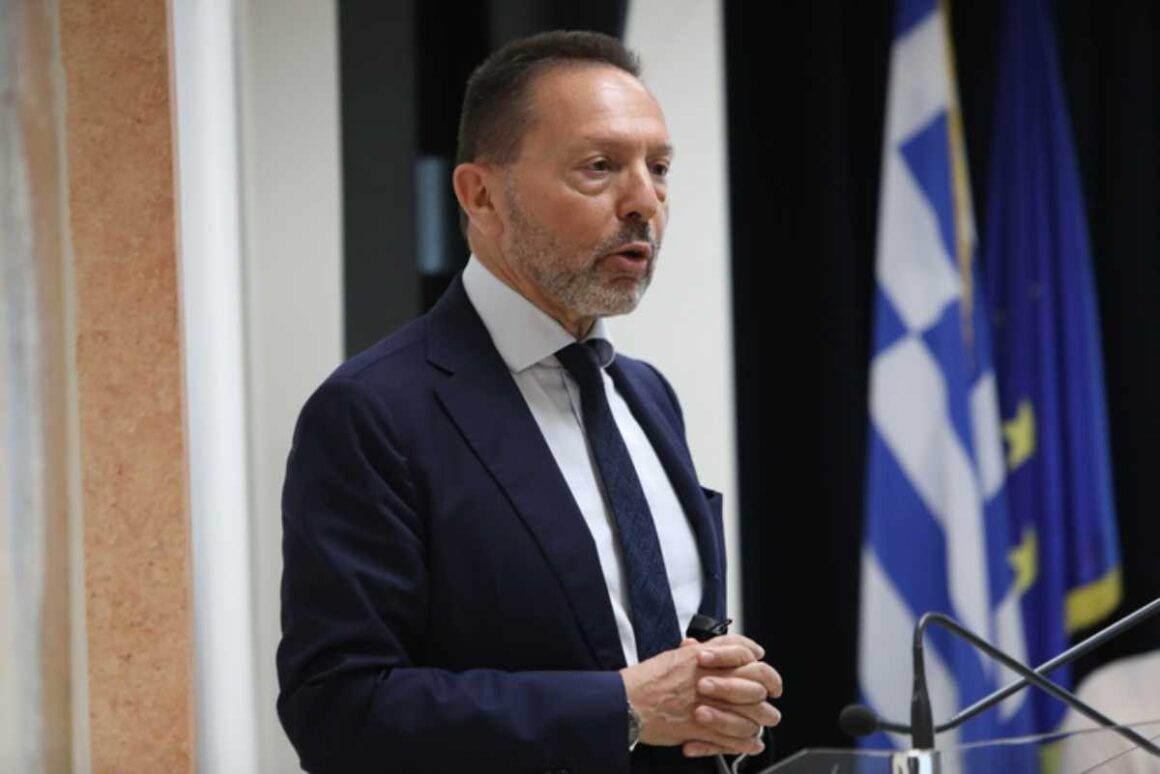 Στουρνάρας: «Δεν ενδιαφέρομαι να γίνω πρωθυπουργός – Η Ελλάδα σχεδόν έχει πάρει την επενδυτική βαθμίδα»