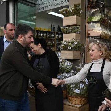 Στον Πειραιά ο Ανδρουλάκης: «Θέλουμε ντιμπέιτ προγραμματικής αντιπαράθεσης, όχι τοξική σύγκρουση»