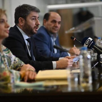 Ανδρουλάκης: Το ΠΑΣΟΚ δημιούργησε το ΕΣΥ και έχει χρέος να το αναγεννήσει