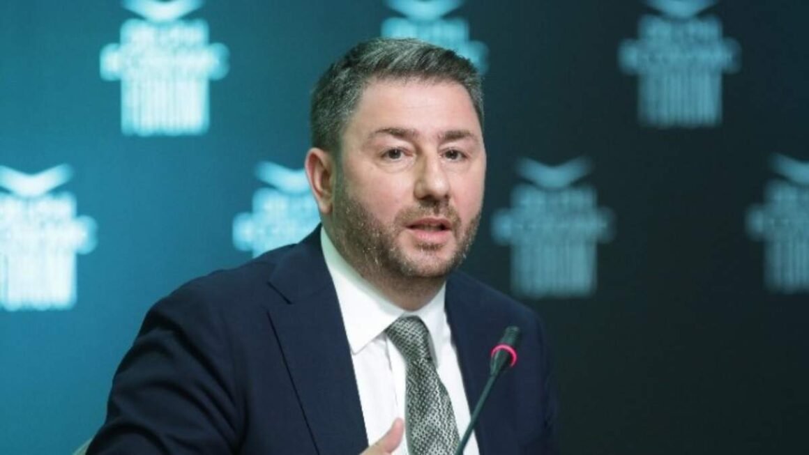Ανδρουλάκης: Κυβέρνηση συνεργασίας με ισχυρό ποσοστό ΠΑΣΟΚ και χωρίς πρωθυπουργό Μητσοτάκη – Τσίπρα