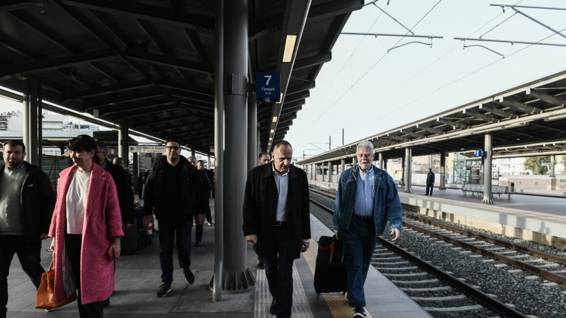 Τρένα: Ξεκίνησαν τα πρώτα δρομολόγια Αθήνα-Θεσσαλονίκη – «Αναβαθμίσαμε το επίπεδο ασφαλείας», τόνισε ο Γεραπετρίτης