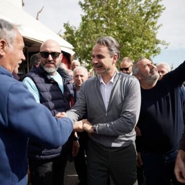 Μητσοτάκης από Σχηματάρι: Σταματήστε να παίζετε monopoly με τις ζωές και τις καταθέσεις των Ελλήνων