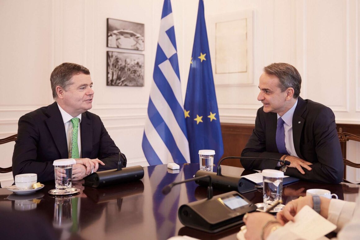 Συνάντηση Μητσοτάκη με τον πρόεδρο του Eurogroup – Εύσημα στην Ελλάδα για την “τεράστια πρόοδο που έχει συντελεστεί”