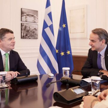 Συνάντηση Μητσοτάκη με τον πρόεδρο του Eurogroup – Εύσημα στην Ελλάδα για την “τεράστια πρόοδο που έχει συντελεστεί”