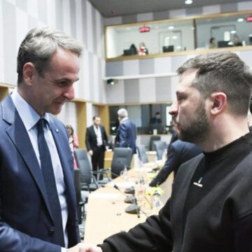 Τηλεφωνική επικοινωνία με τον Ζελένσκι είχε ο Κ. Μητσοτάκης – «Η Ελλάδα στο πλευρό της Ουκρανίας για όσο χρειαστεί»