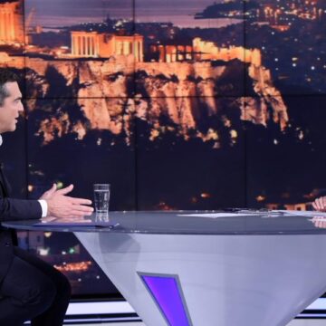 ΣΥΡΙΖΑ: Μελετά δύο εκδοχές κυβέρνησης – Πώς δικαιολόγησε ο Τσίπρας την αποχή από το «μπλόκο» Κασιδιάρη