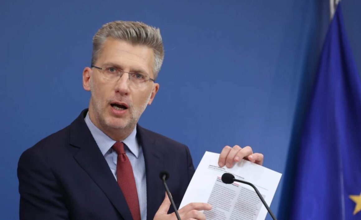 Σκέρτσος: Απάντησε με τον Δείκτη Δημοκρατίας του Economist στον Τσίπρα για τις παρακολουθήσεις