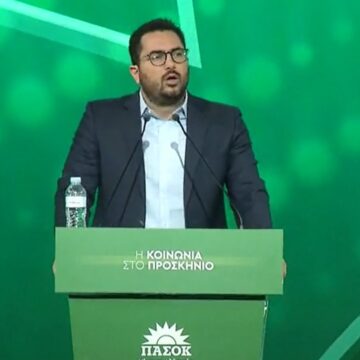 «Άγνωστος Χ» και για τα ιδιωτικά πανεπιστήμια οι θέσεις του ΠΑΣΟΚ – Πώς ξεγλιστρά ο γραμματέας παρά το πρέσινγκ του Δρυμιώτη (Βίντεο)