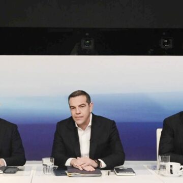 Ντιμπέιτ: Ο Ανδρουλάκης δεν χαιρέτησε Μητσοτάκη και Τσίπρα