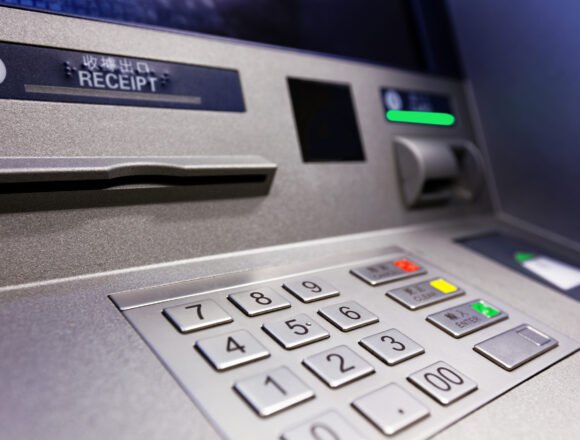atm Η κυβέρνηση απελευθερώνει τις αναλήψεις από ΑΤΜ – Μια κίνηση που αλλάζει τα δεδομένα για τους πολίτες