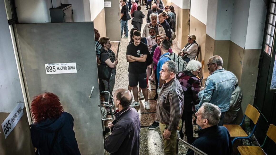 Αντίστροφη μέτρηση για τα exit poll – Σε εγρήγορση τα επιτελεία των κομμάτων