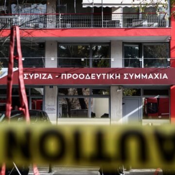 Στάχτη και ένα υβριστικό σημείωμα περιείχε ο “ύποπτος” φάκελος που εντοπίστηκε στα γραφεία του ΣΥΡΙΖΑ