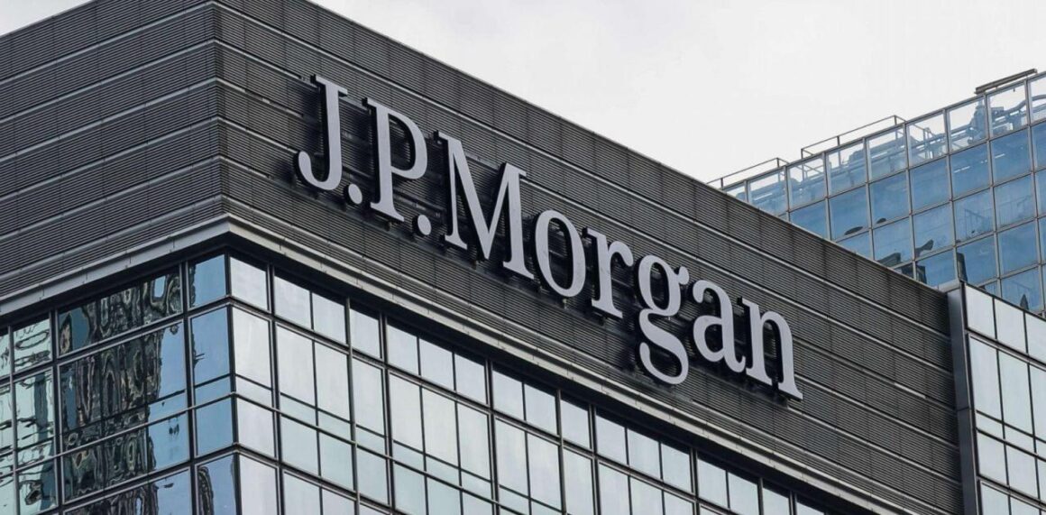 JP Morgan για τις εκλογές: Βλέπει δεύτερες κάλπες και πρωτιά της Νέας Δημοκρατίας- Τι γράφει για συνεργασία με το ΠΑΣΟΚ