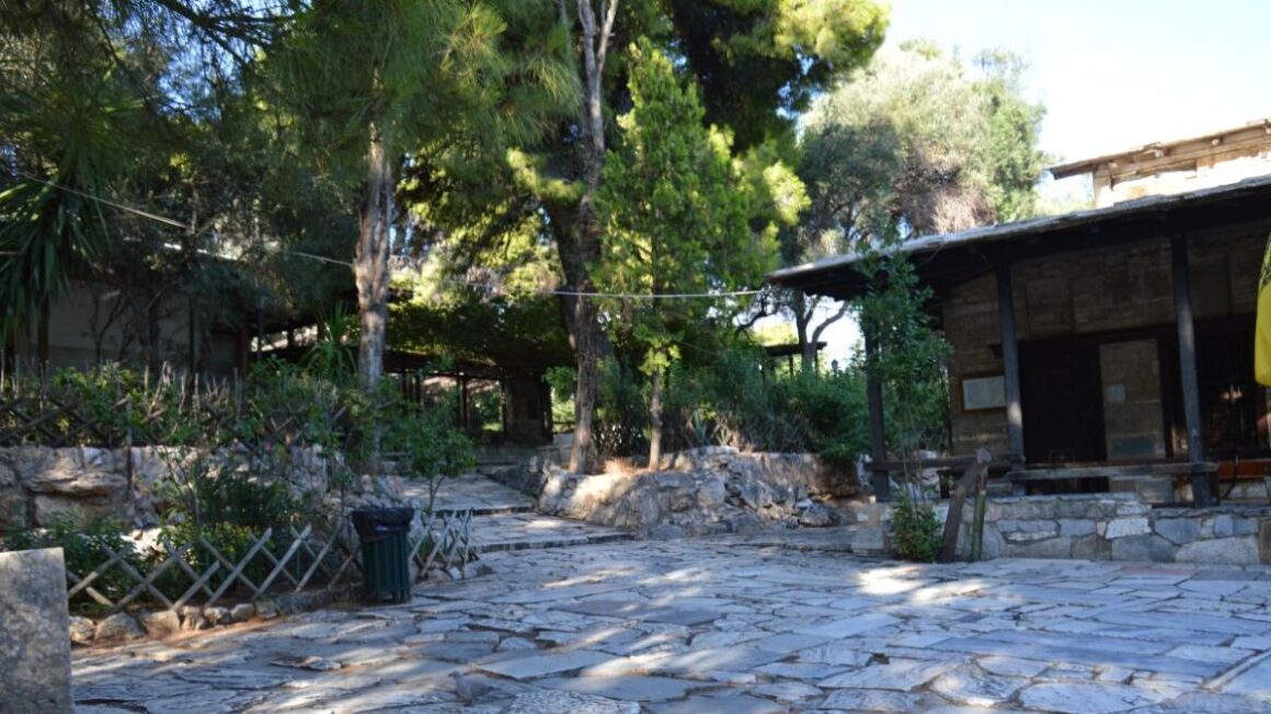 Δήμος Αθηναίων: Παραχωρείται από την ΕΤΑΔ το «Αναπαυτήριο» του Πικιώνη στον Λόφο Φιλοπάππου