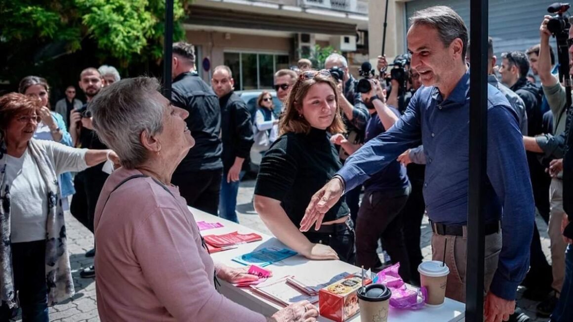 Αμετανόητοι στο ΜεΡΑ25 για τη χειραψία που αρνήθηκαν στον Μητσοτάκη στην Κυψέλη: «Πολύ σωστά έπραξαν»