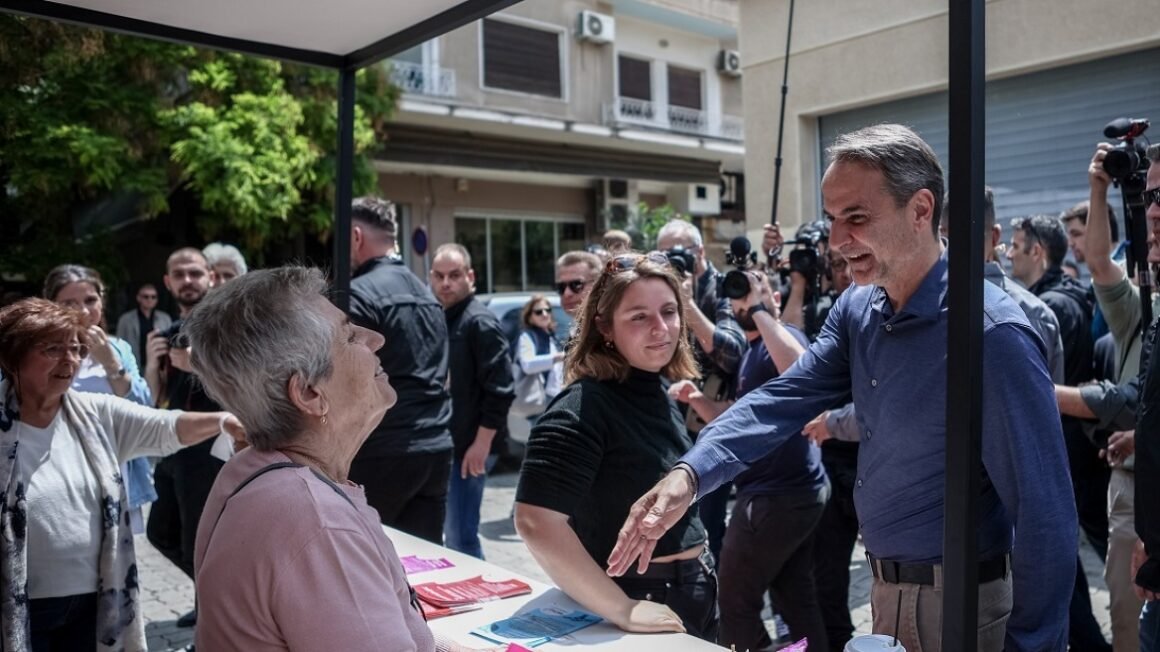 Δεν είναι επανάσταση… Είναι έλλειψη πολιτισμού…