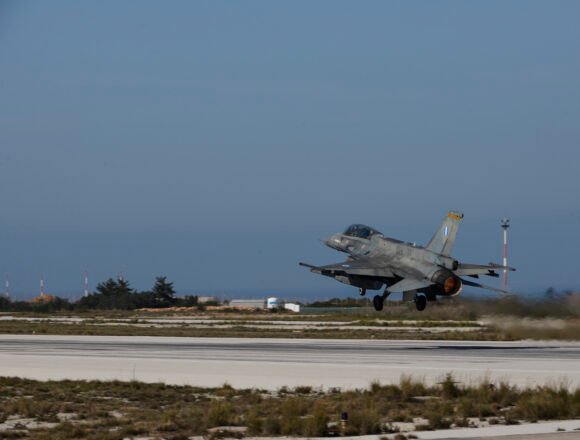 Η Ελλάδα επιταχύνει την αμυντική αναβάθμιση με στρατηγική πολιτική βούληση