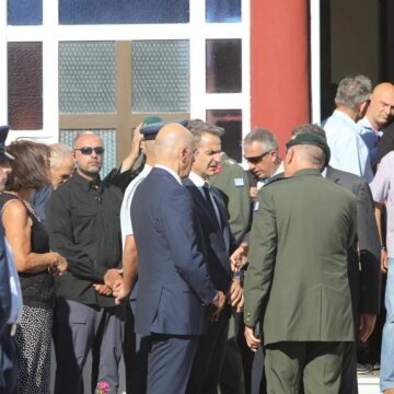 Κιλκίς: Η στιγμή που ο αρχηγός ΓΕΕΘΑ ενημερώνει Μητσοτάκη και Δένδια για τις εκρήξεις στη Νέα Αγχίαλο