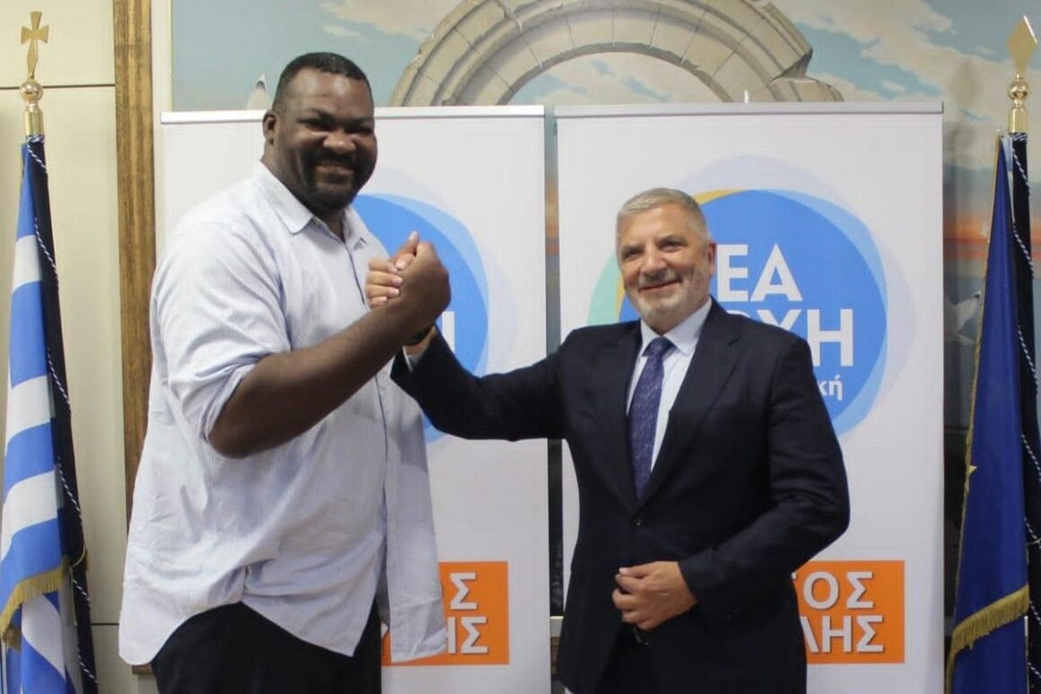 Με τον Πατούλη και ο «γίγαντας» με τη « χρυσή καρδιά» των γηπέδων του μπάσκετ