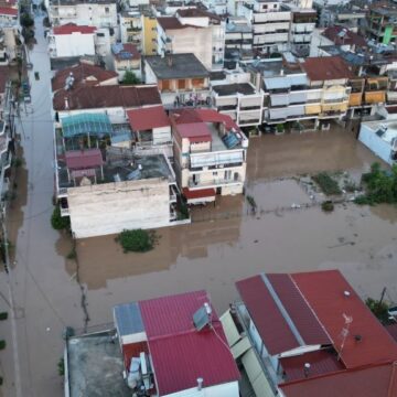 Πλημμύρες στη Θεσσαλία: Οι κάτοικοι του Αγίου Θωμά Λάρισας στρέφονται κατά των δημοτικών υπηρεσιών