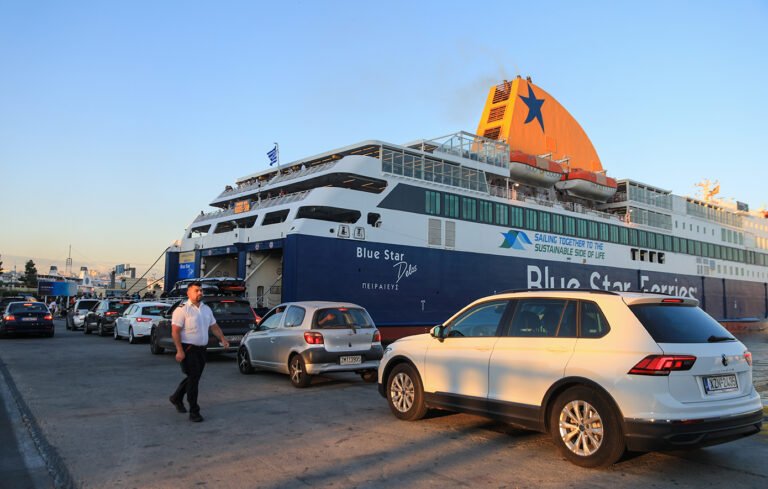 Μεταφορά αυτοκιήτων σε πλοίο