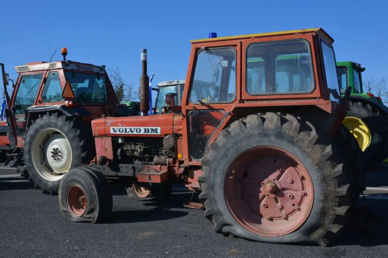 ΤΡΑΚΤΕΡ ΣΚΑΣΜΕΝΑ ΛΑΣΤΙΧΑ