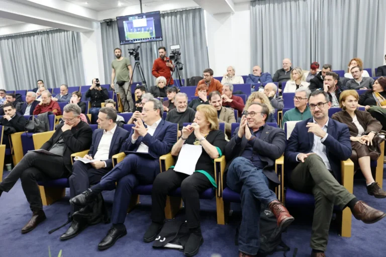 Τρεις πολιτικοί, μία αγωνία: η σύγκλιση ως ομολογία αδυναμίας