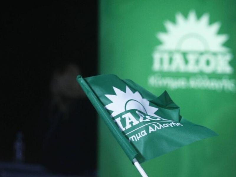 Συνέδριο ΠΑΣΟΚ με άρωμα εμφυλίου: μέτωπο κορυφαίων στελεχών απέναντι στον Ανδρουλάκη