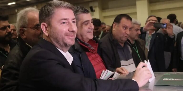 «Θολό τοπίο» στο ΠΑΣΟΚ: Απώλειες για Ανδρουλάκη και παρασκήνιο για τον νέο Γραμματέα