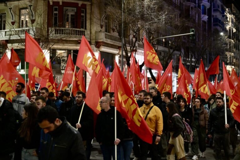 ΚΚΕ και η… παγκόσμια στρατηγική: Όταν η θεωρία αντικαθιστά την πραγματικότητα