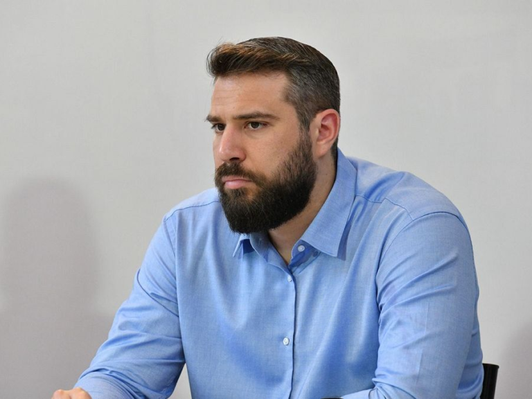 Καμπάνια ή… καμπανάκι στην Πετρούπολη;