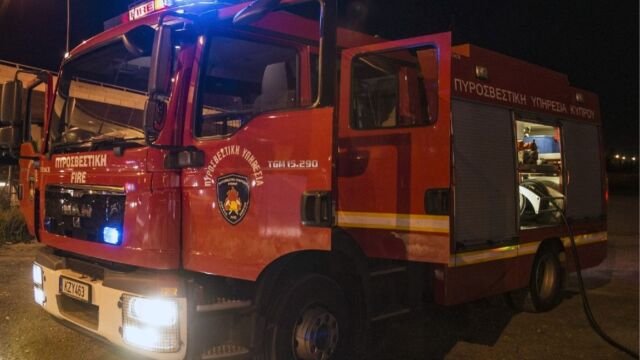 Αιτωλοακαρνανία: Μεγάλη φωτιά σε εργοστάσιο στο Παναιτώλιο – Ισχυρές δυνάμεις της Πυροσβεστικής στο σημείο