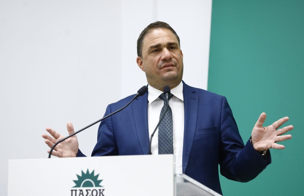 Κώστας Τσουκαλάς: «Προχειρότητα και ασυνέπεια» από την κυβέρνηση για τις τιμές των καυσίμων
