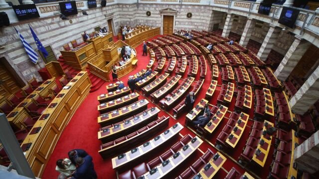 Βουλή: Κατατέθηκε το νομοσχέδιο για τα επαγγελματικά ταμεία και τα ομαδικά ασφαλιστικά προϊόντα