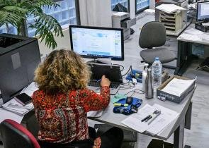 Σαφάρι της ΑΑΔΕ στα νησιά: «Βροχή» τα λουκέτα σε Πάρο, Σαντορίνη και Μύκονο για μη έκδοση αποδείξεων