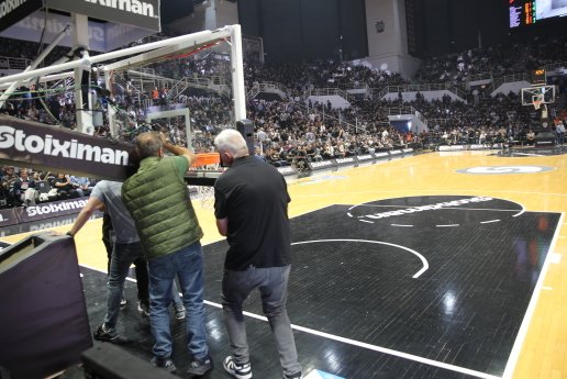 ΠΑΟΚ - Μανρέσα: Απρόοπτη διακοπή στην τρίτη περίοδο για μέτρηση του ύψους της μπασκέτας