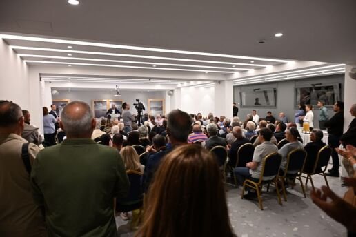 Νίκος Ανδρουλάκης από τη Σαντορίνη: «Θα βάλουμε την αλαζονεία του