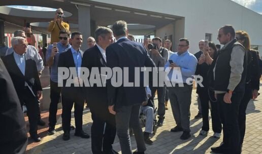 Στον Ασπρόπυργο ο Κυριάκος Μητσοτάκης: Το τετ α τετ με μαθητές στο 4ο Γυμνάσιο και η σύσκεψη στο Δημαρχείο