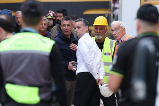 Έκρηξη στην Πλάκα: Διαρροή αερίου δείχνουν τα πρώτα στοιχεία – Αποκλεισμένη παραμένει η περιοχή