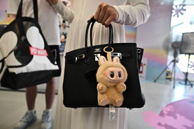 Meta Muse Charm: Το AI gadget που θυμίζει Tamagotchi και «κουμπώνει» στα viral trends της Gen Z
