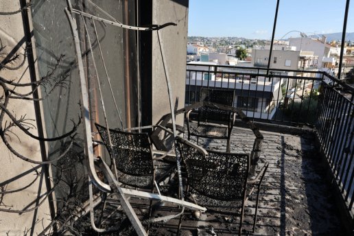Νέα Ιωνία: Εικόνες καταστροφής μετά τη φωτιά σε καφετέρια – Στο «μικροσκόπιο» της Δίωξης Εκβιαστών η υπόθεση εμπρησμού