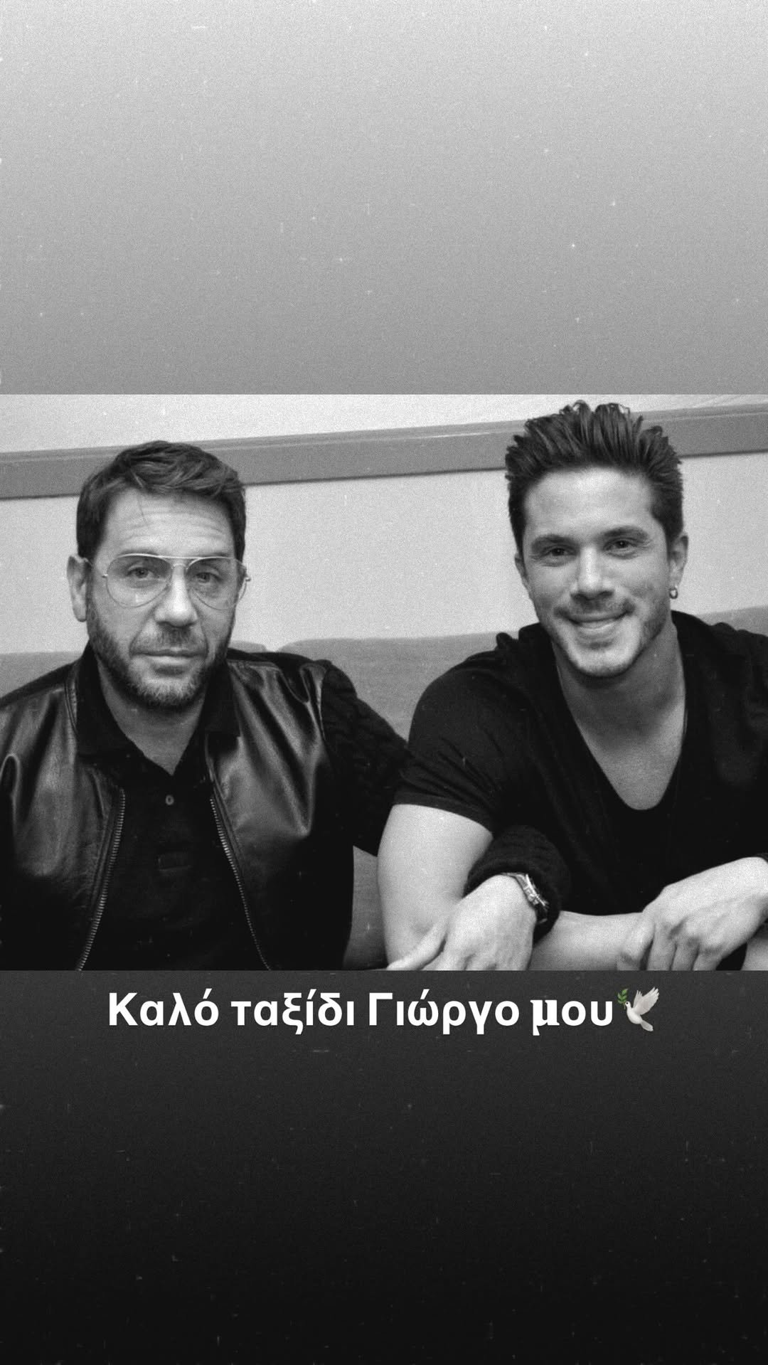 Νίκος Οικονομόπουλος: Αναβάλλει τη συναυλία του στο Θέατρο Πέτρας – Το συγκινητικό μήνυμα πένθους