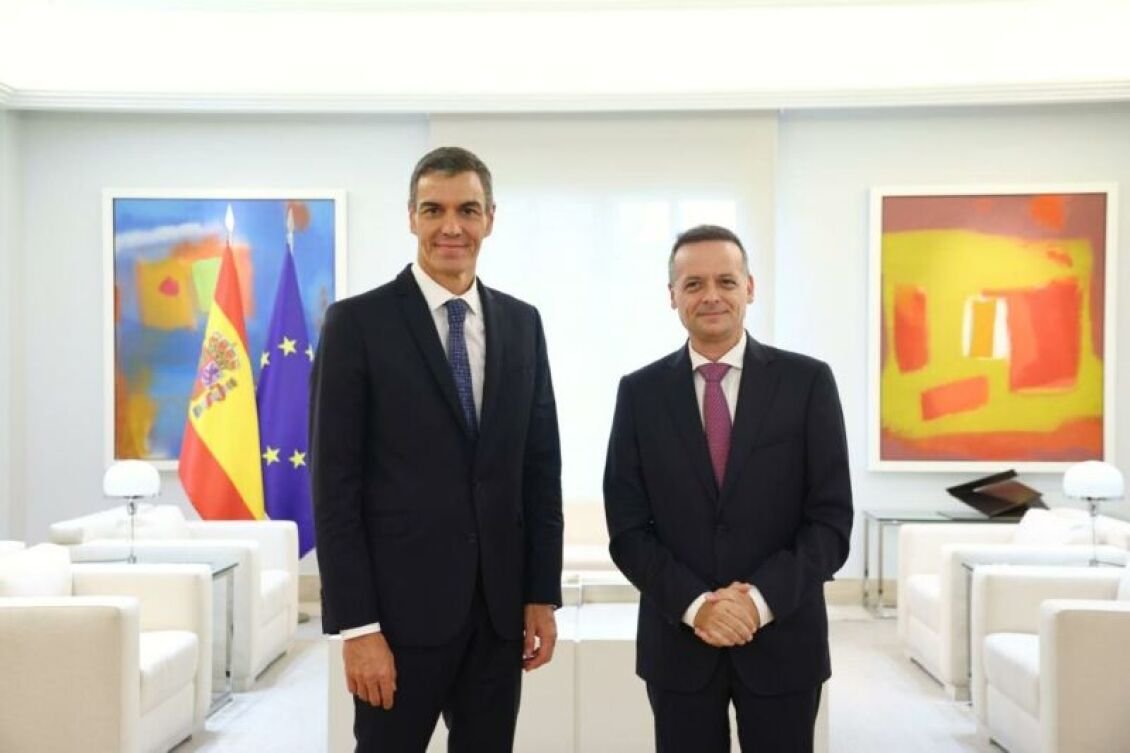 Στον Πέδρο Σάντσεθ το Βραβείο Δημοκρατίας της πόλης των Αθηνών από τον Χάρη Δούκα