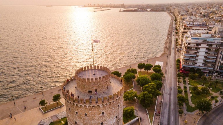 Οι «Big 3» της Ευρώπης ενώνουν δυνάμεις: Γιατί Volkswagen, Renault και Stellantis συγκροτούν κοινό μέτωπο