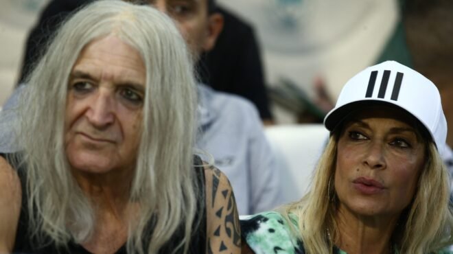 Από τη συλλογική «στέψη» στη δημόσια σύγκρουση: Το επικοινωνιακό φαινόμενο μετά τη συναυλία στο ΟΑΚΑ