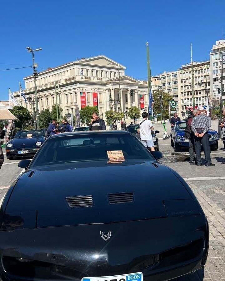 Πειραιάς: Ταξίδι στην ιστορία της αυτοκίνησης με στατική έκθεση κλασικών οχημάτων στην πλατεία Κοραή